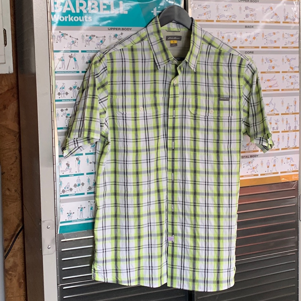 EDDIE BAUER - Mens L. GREEN. GRAY. WHITE. PLAID. Button down.  Short sleeve.